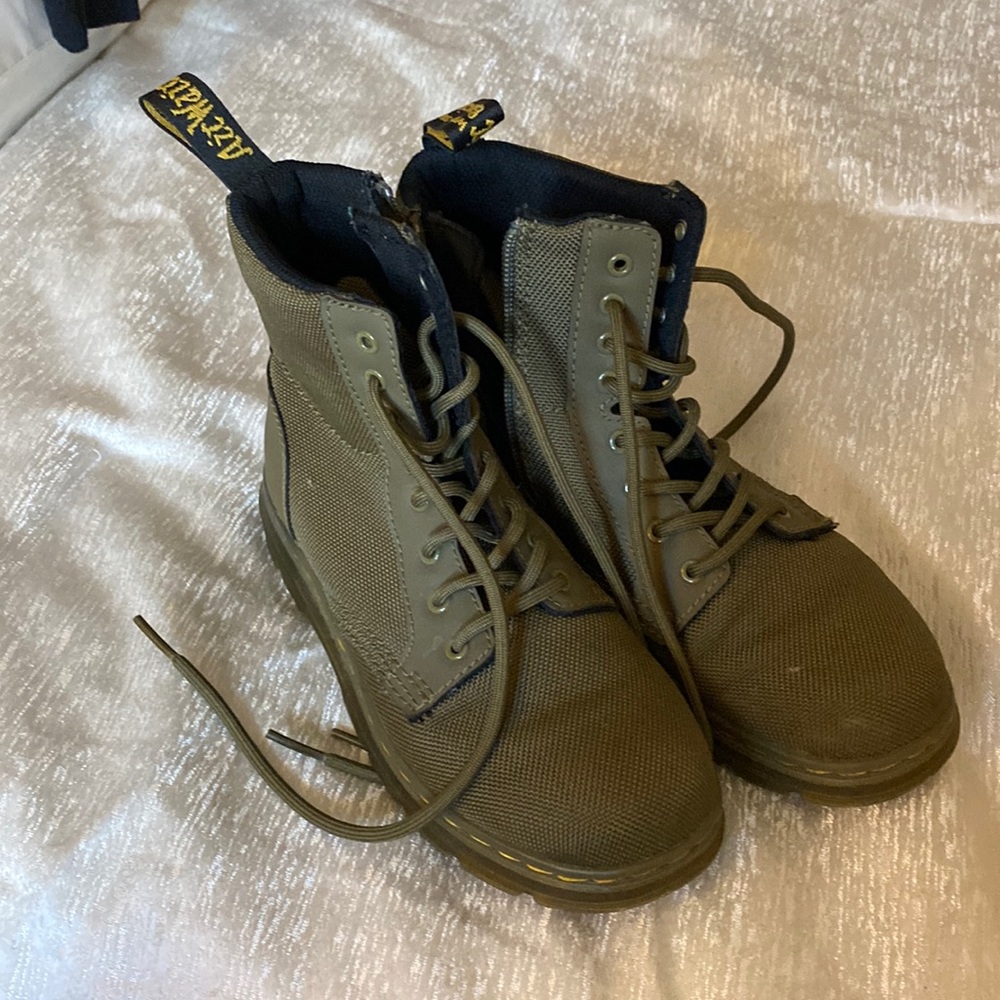 Dr Martens combs J green size 2